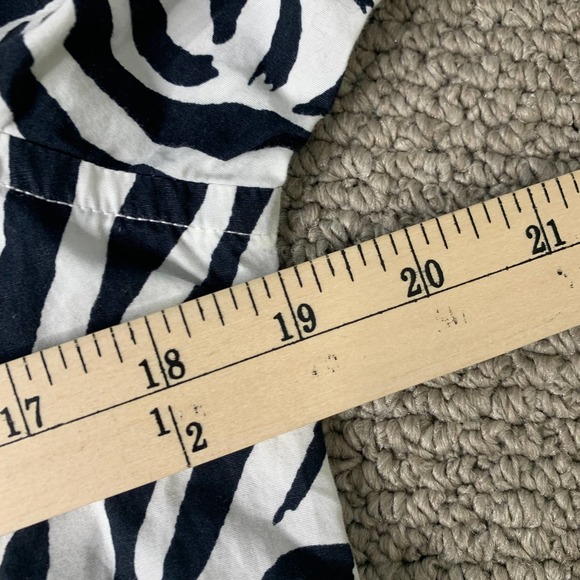 Chaps Womens Shirt Size Medium White Black Zebra Print Button Up Long Sleeves - Picture 7 of 10